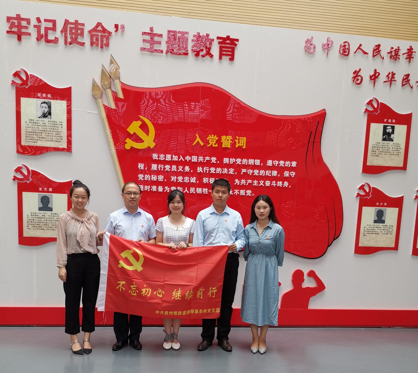 参观博物馆3.jpg 参观博物馆3.jpg